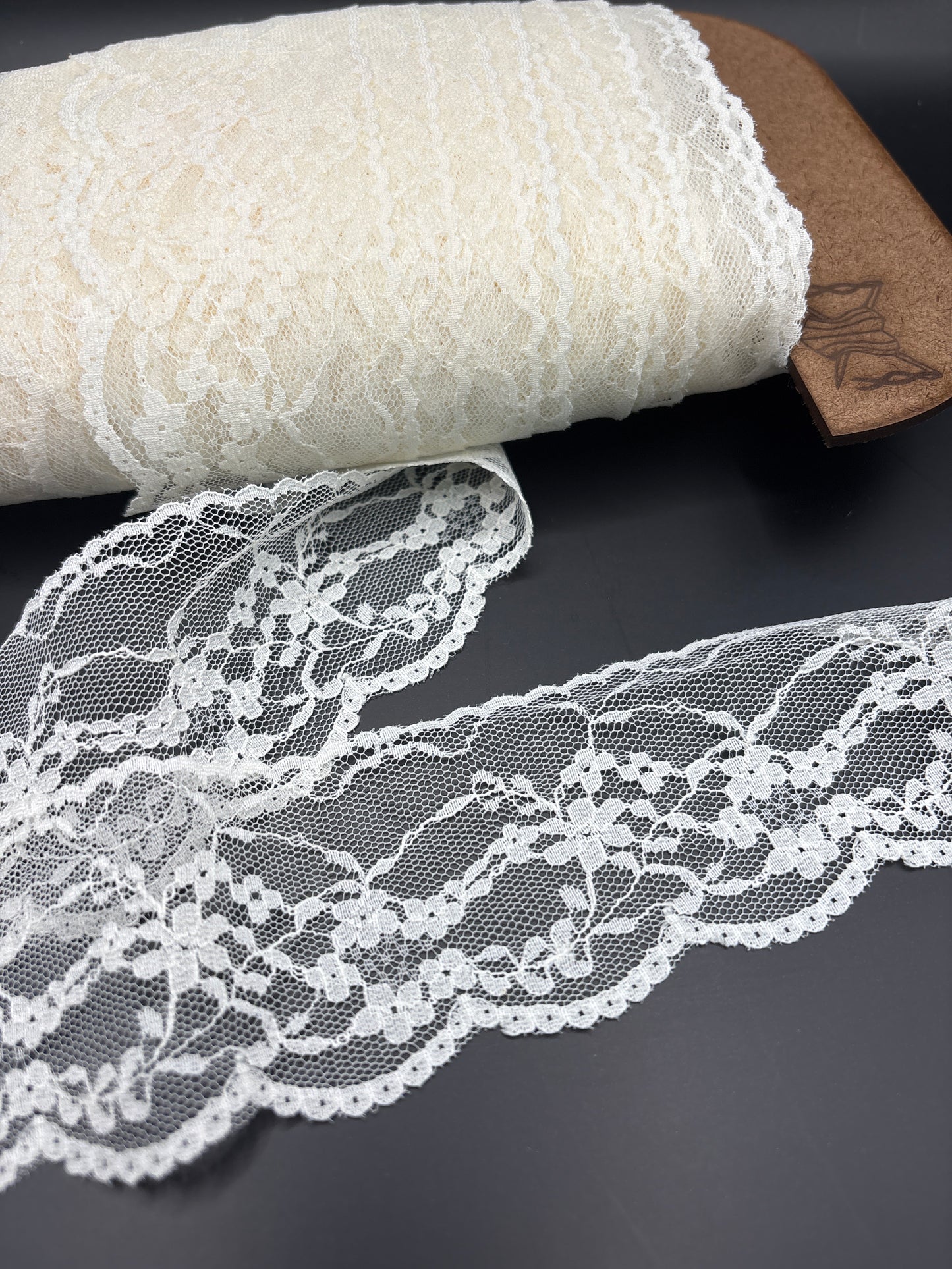 Cream nylon lace vine