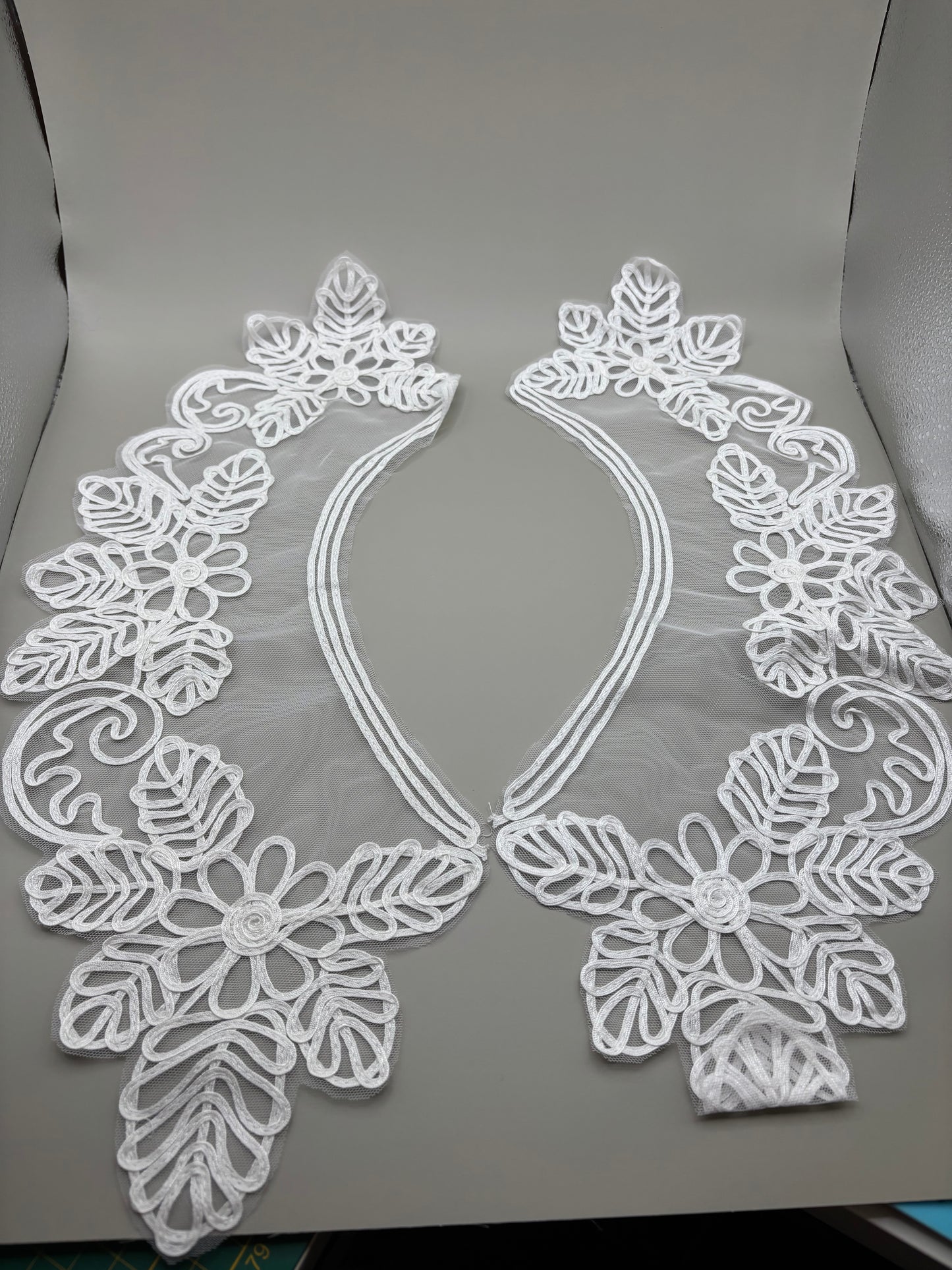 Extra large ivory lace collar