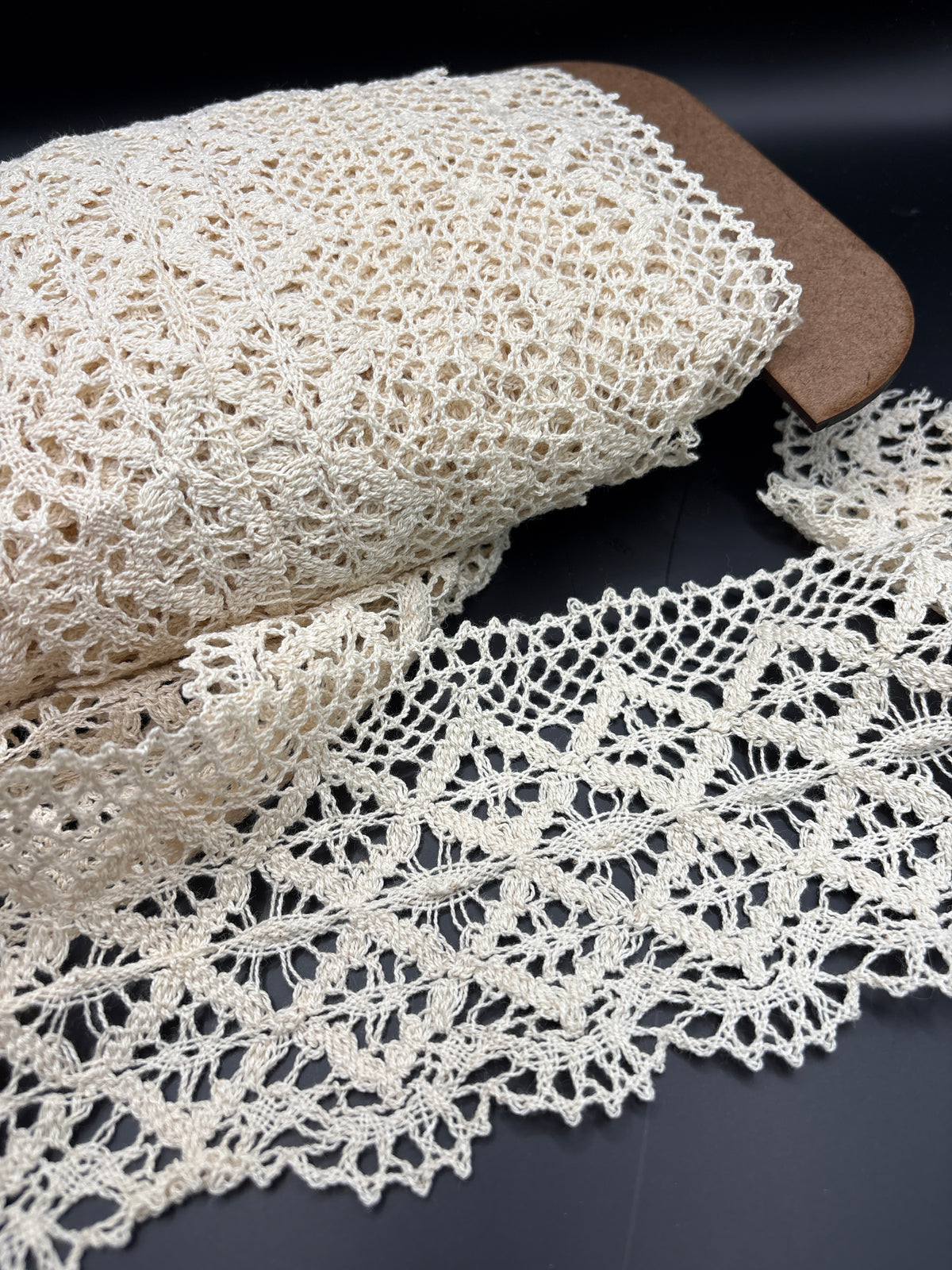 Wide natural colour lace