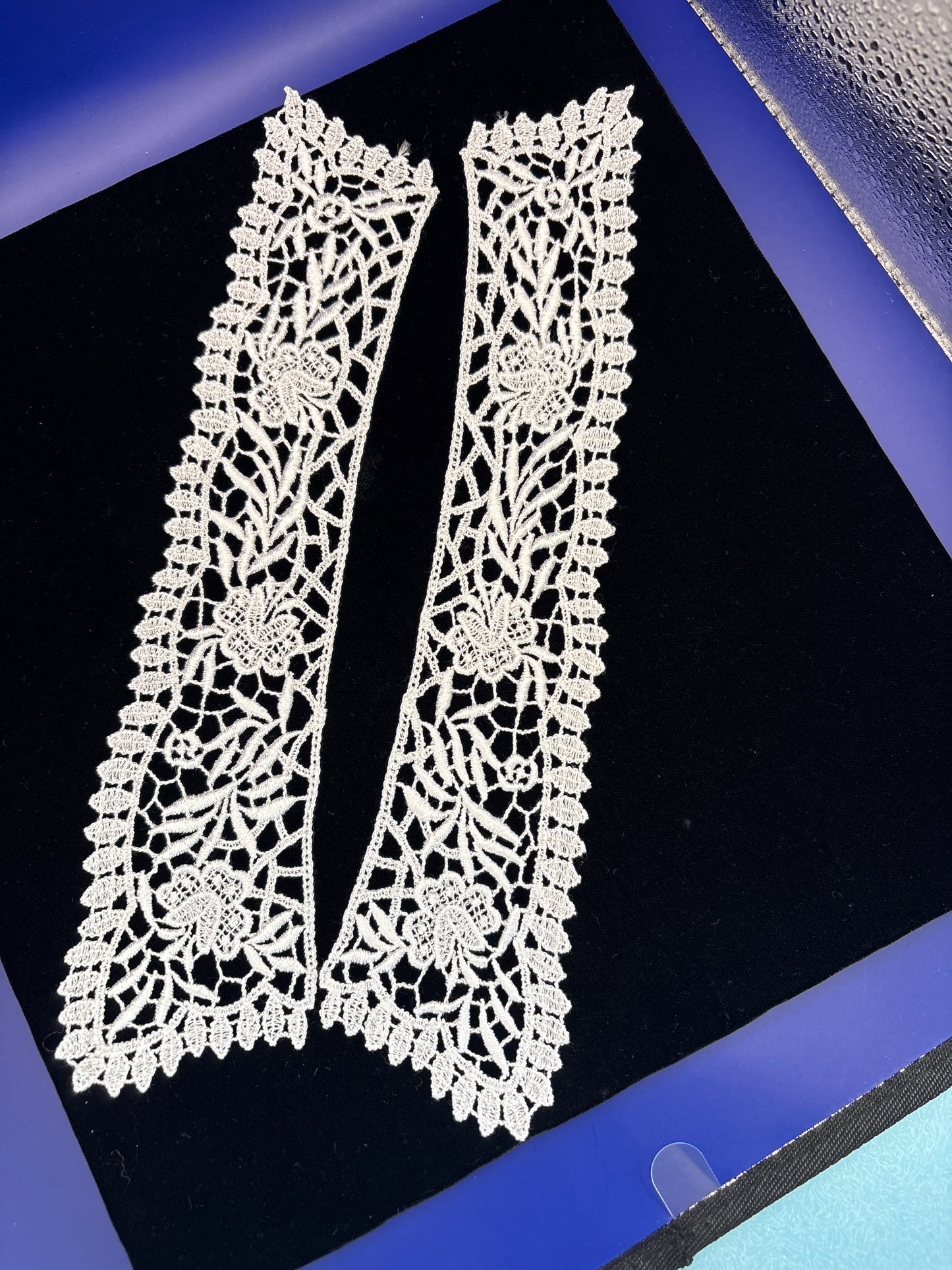 Lace collar