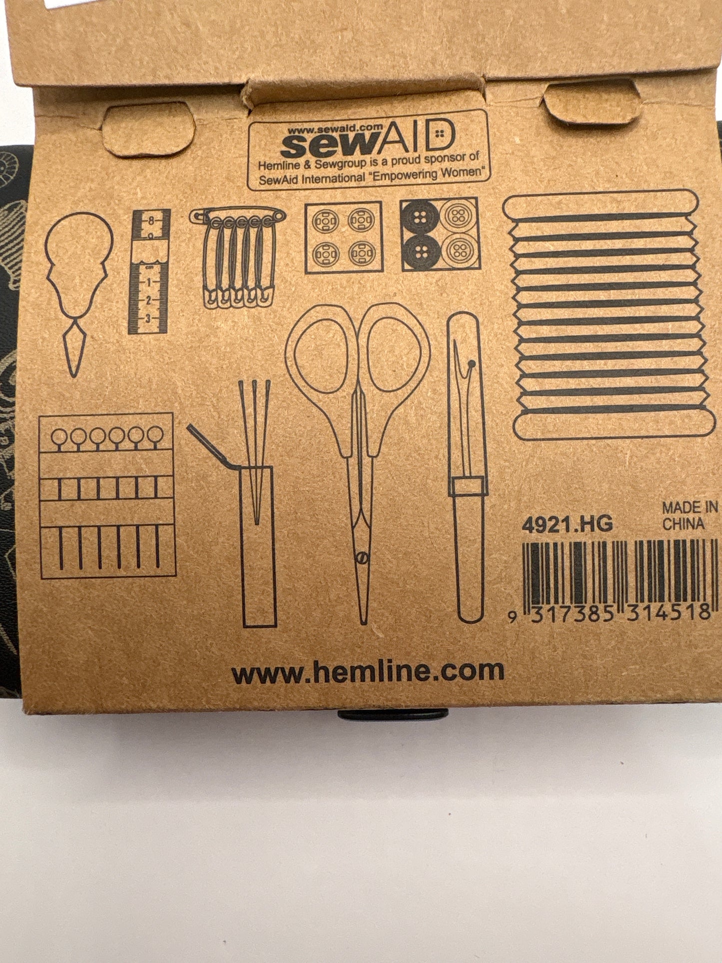 Hemline Gold sewing kit