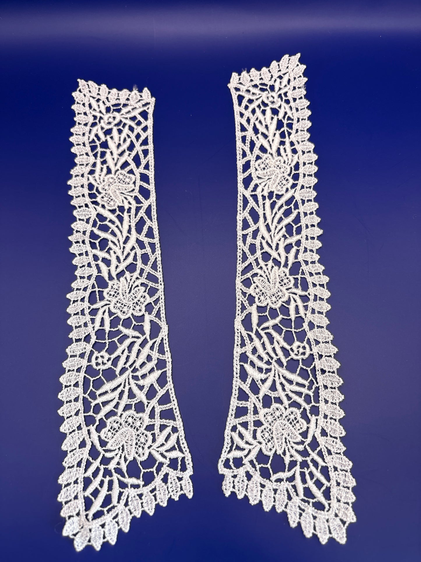 Lace collar