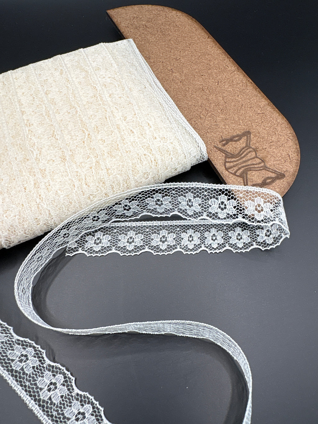 Cream nylon lace daisy
