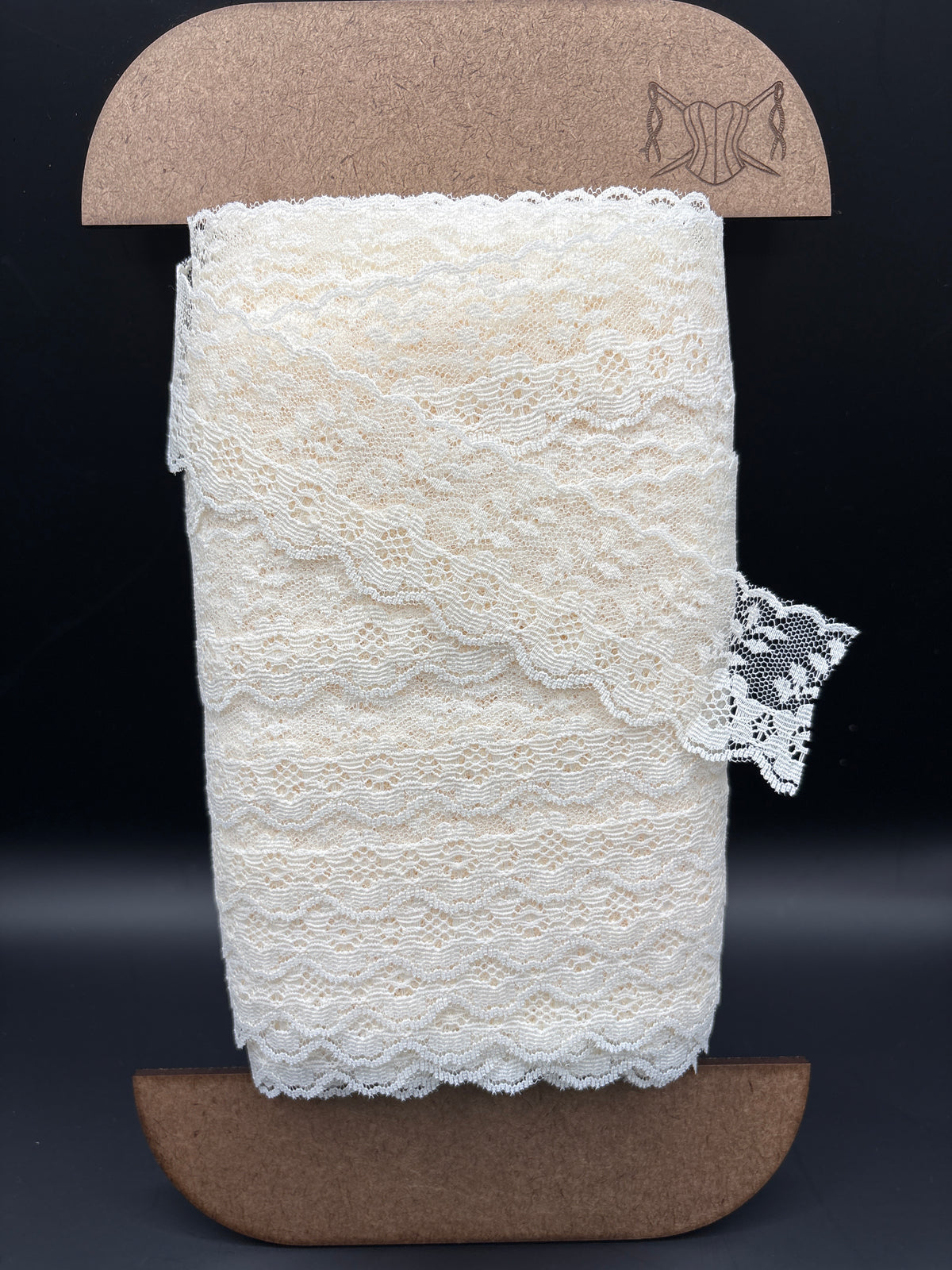 Cream nylon Daisy scalloped edge lace 35mm