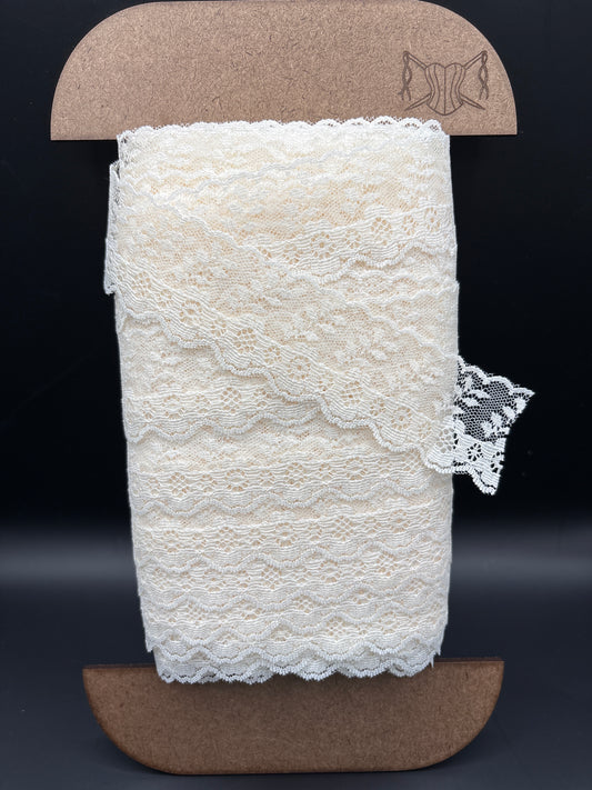 Cream nylon Daisy scalloped edge lace 35mm