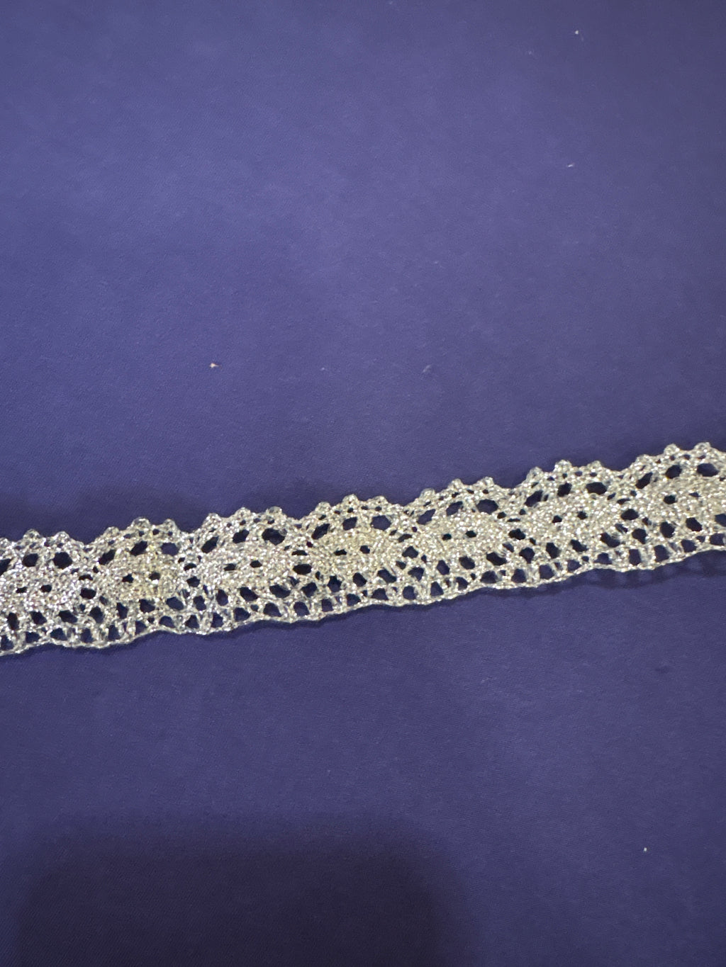 Metallic lace sliver