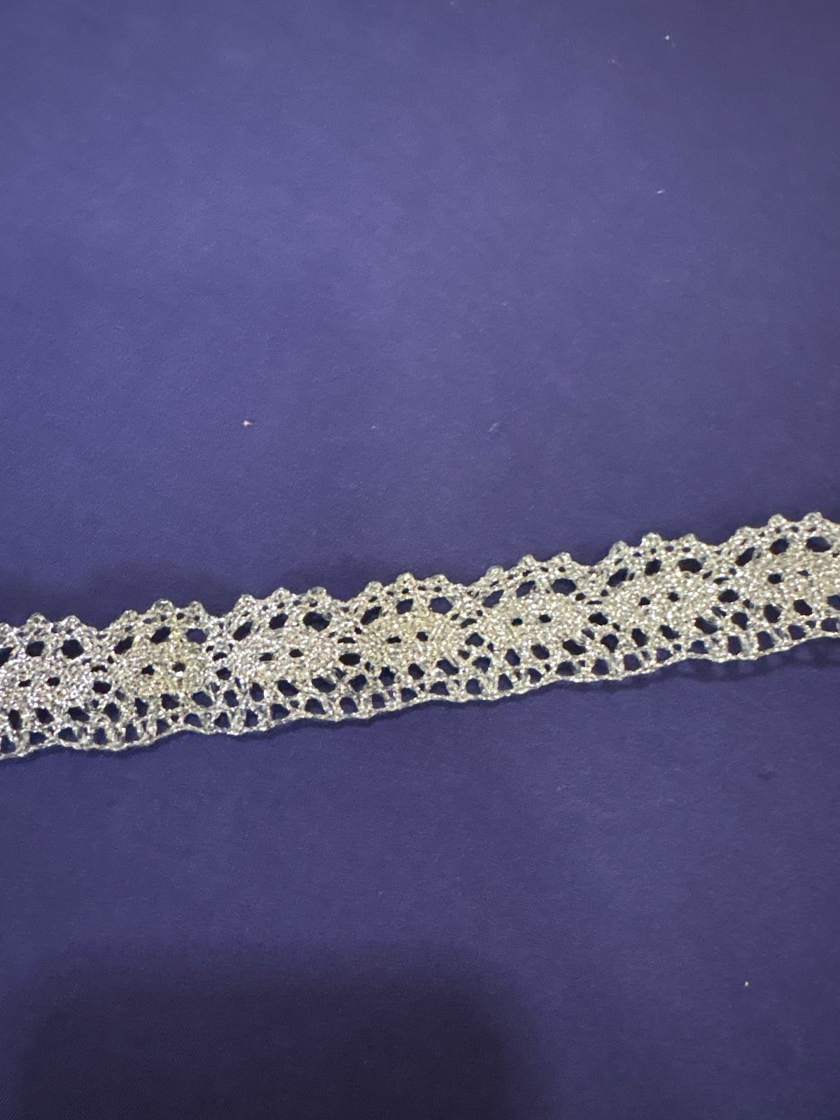 Metallic lace sliver