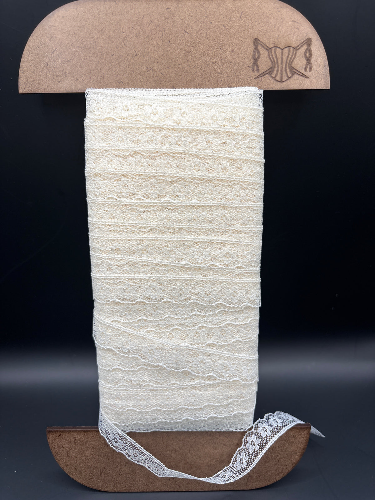 Cream nylon lace daisy