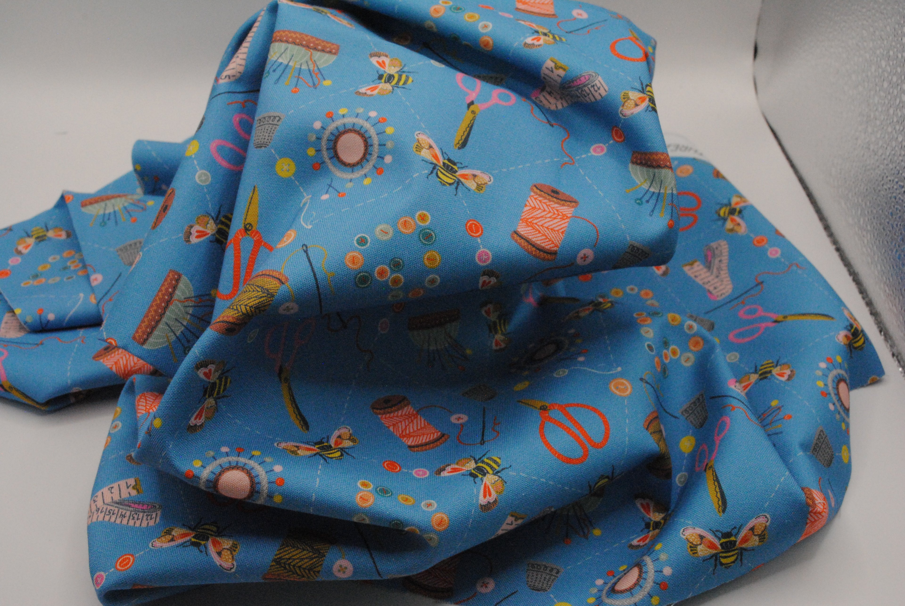 Country Sewing Club 100% cotton Bee Stitch