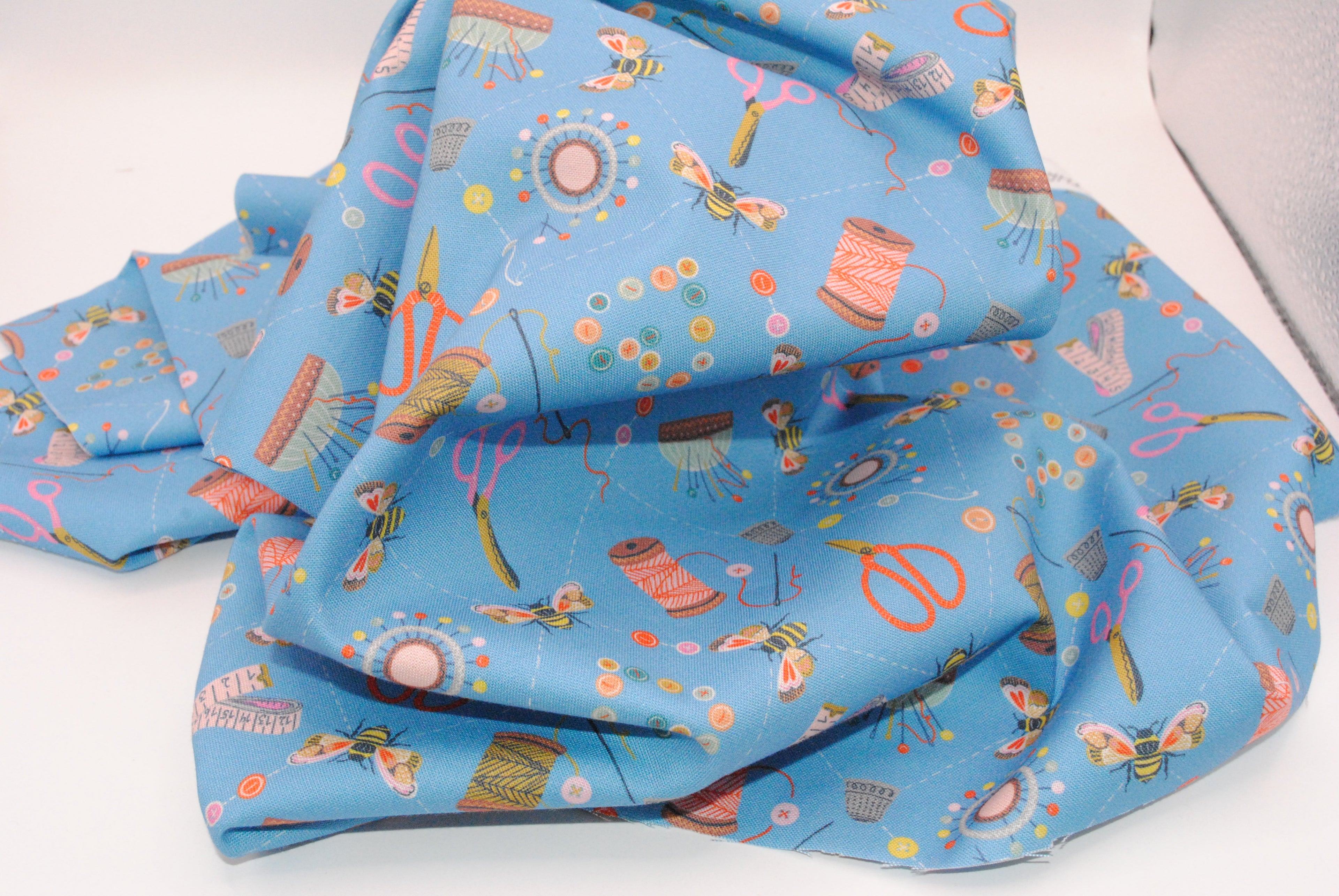 Country Sewing Club 100% cotton Bee Stitch