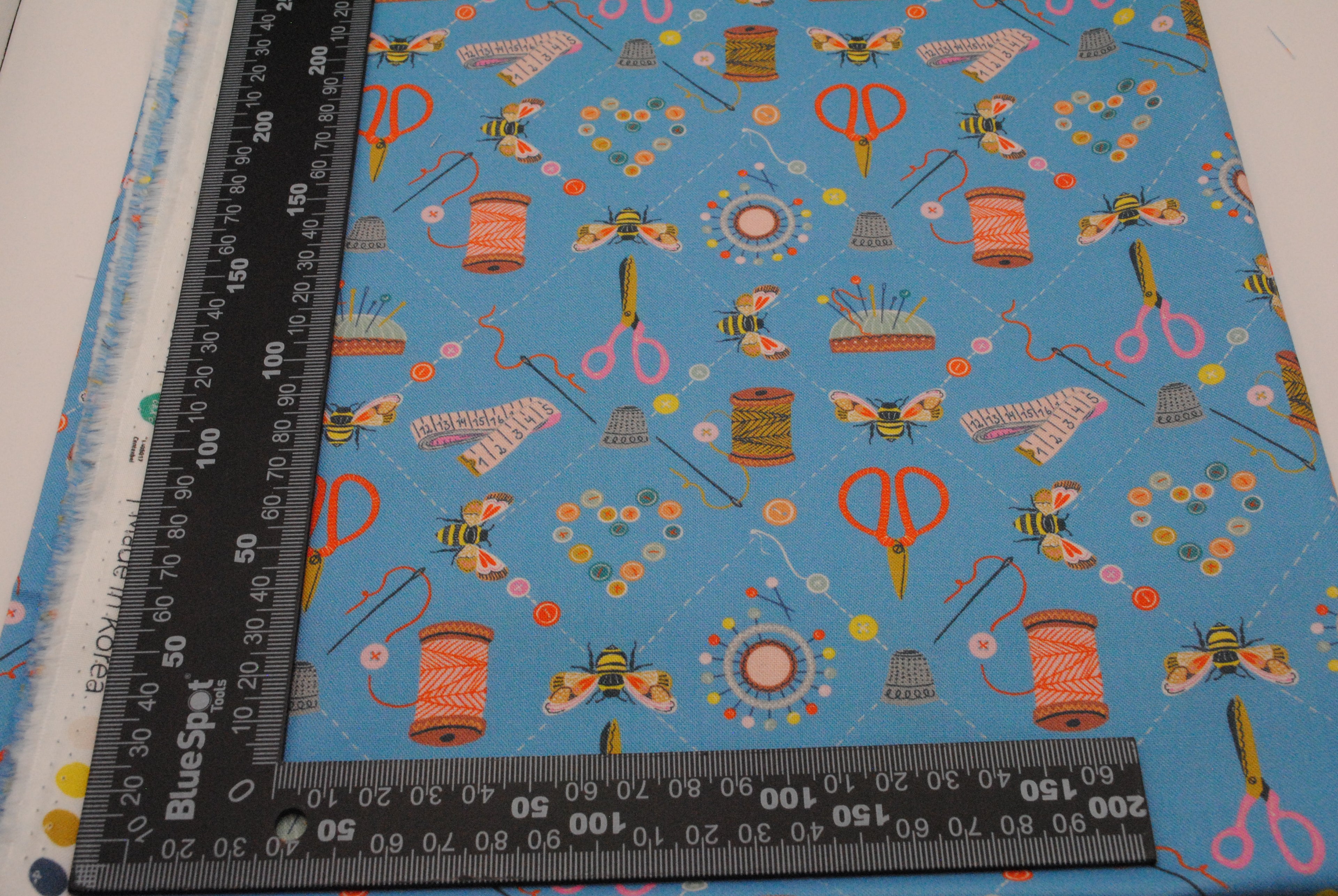 Country Sewing Club 100% cotton Bee Stitch