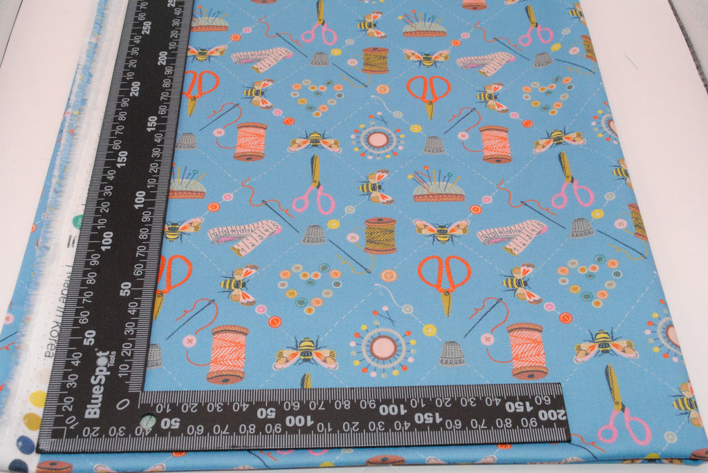 Country Sewing Club 100% cotton Bee Stitch