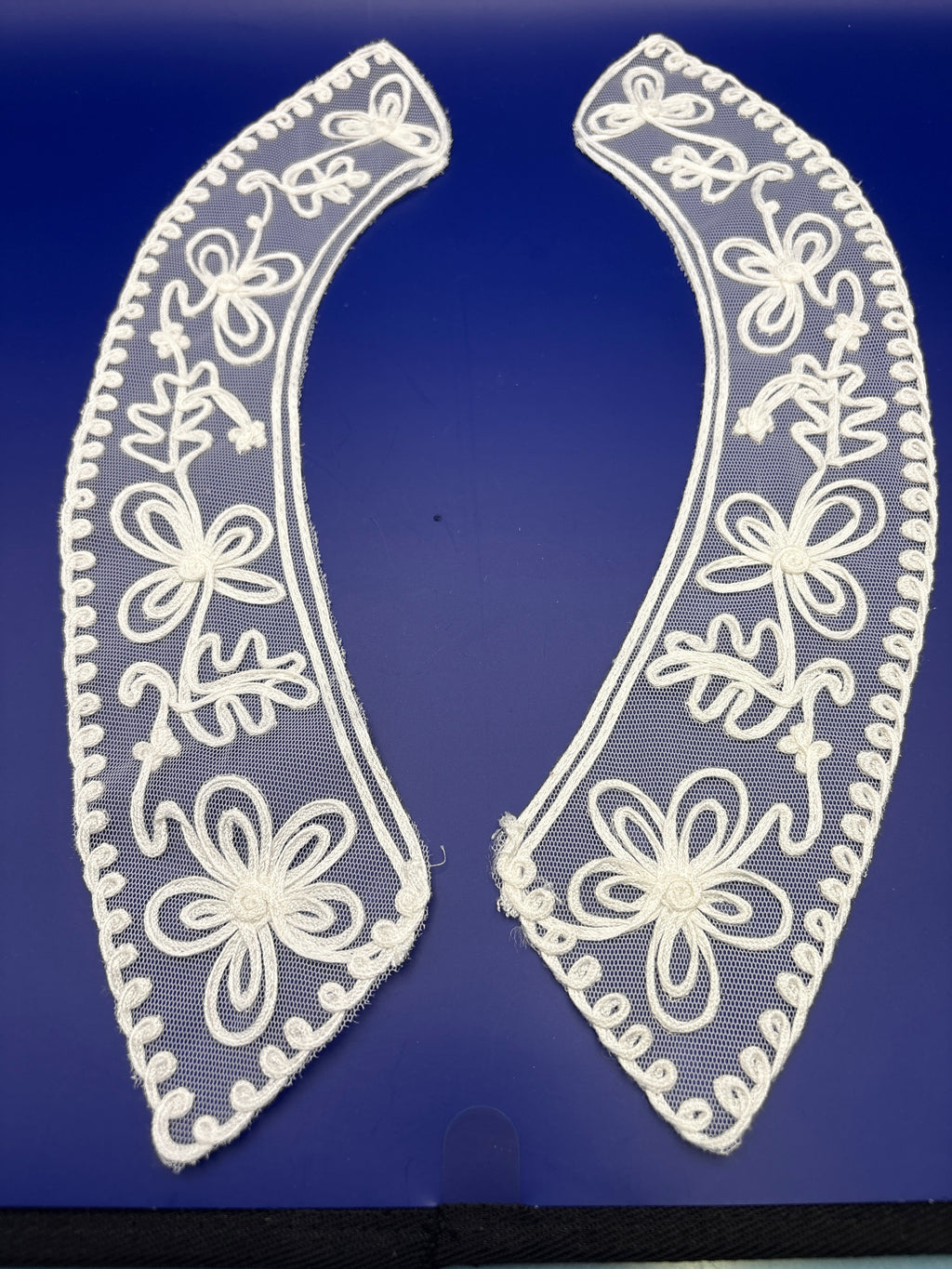 Ivory lace collar (c2)