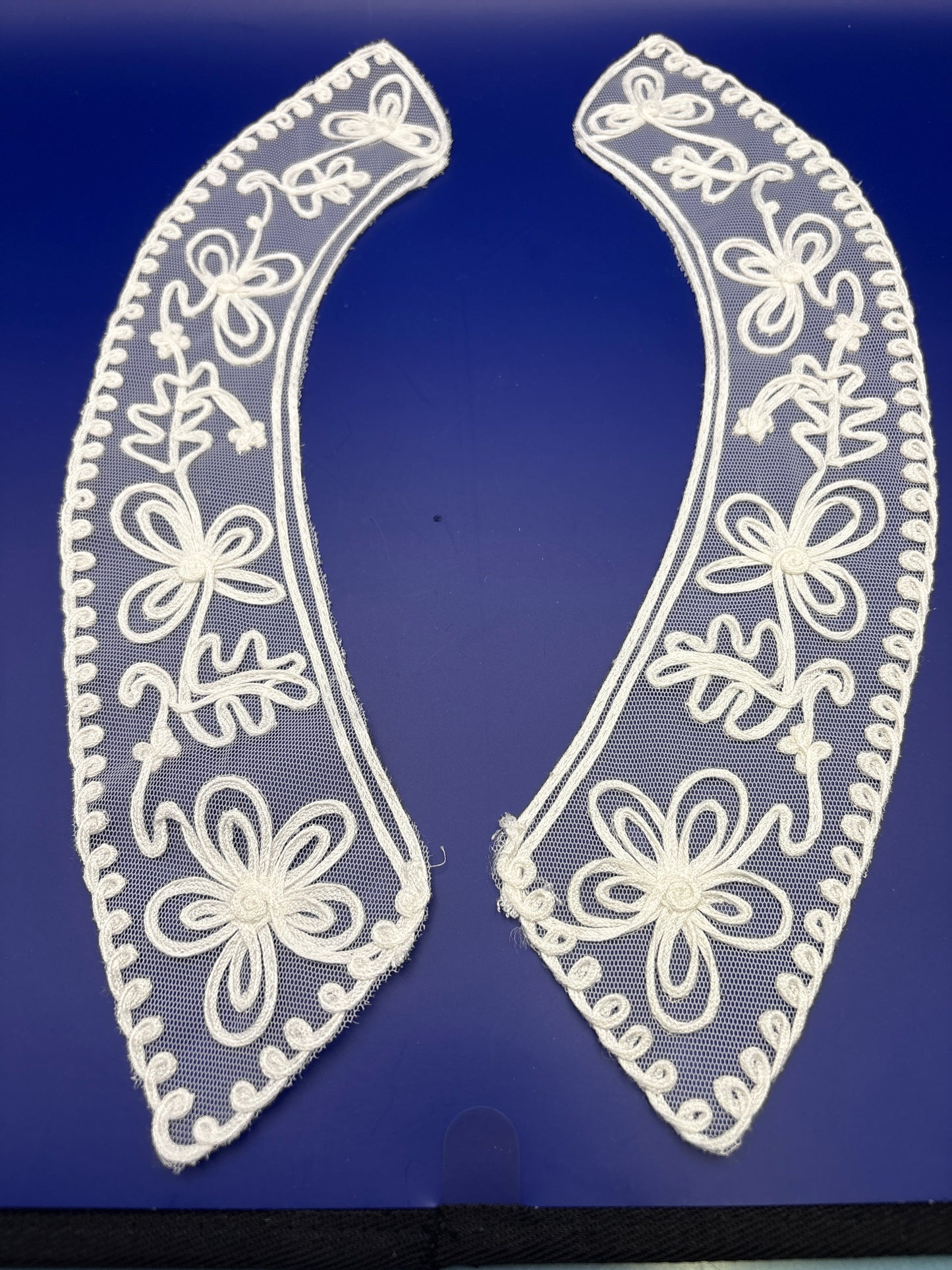 Ivory lace collar