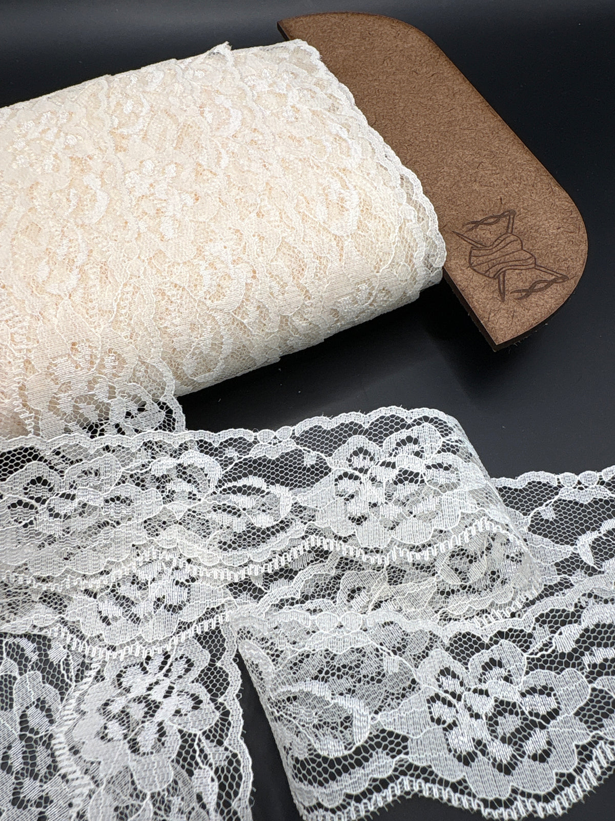 Cream nylon floral lace 35mm