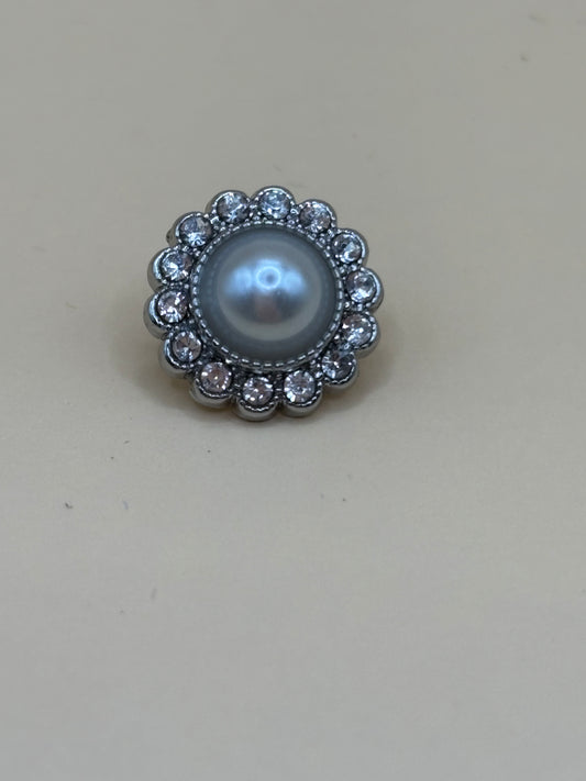 Diamanté and pearl flower button