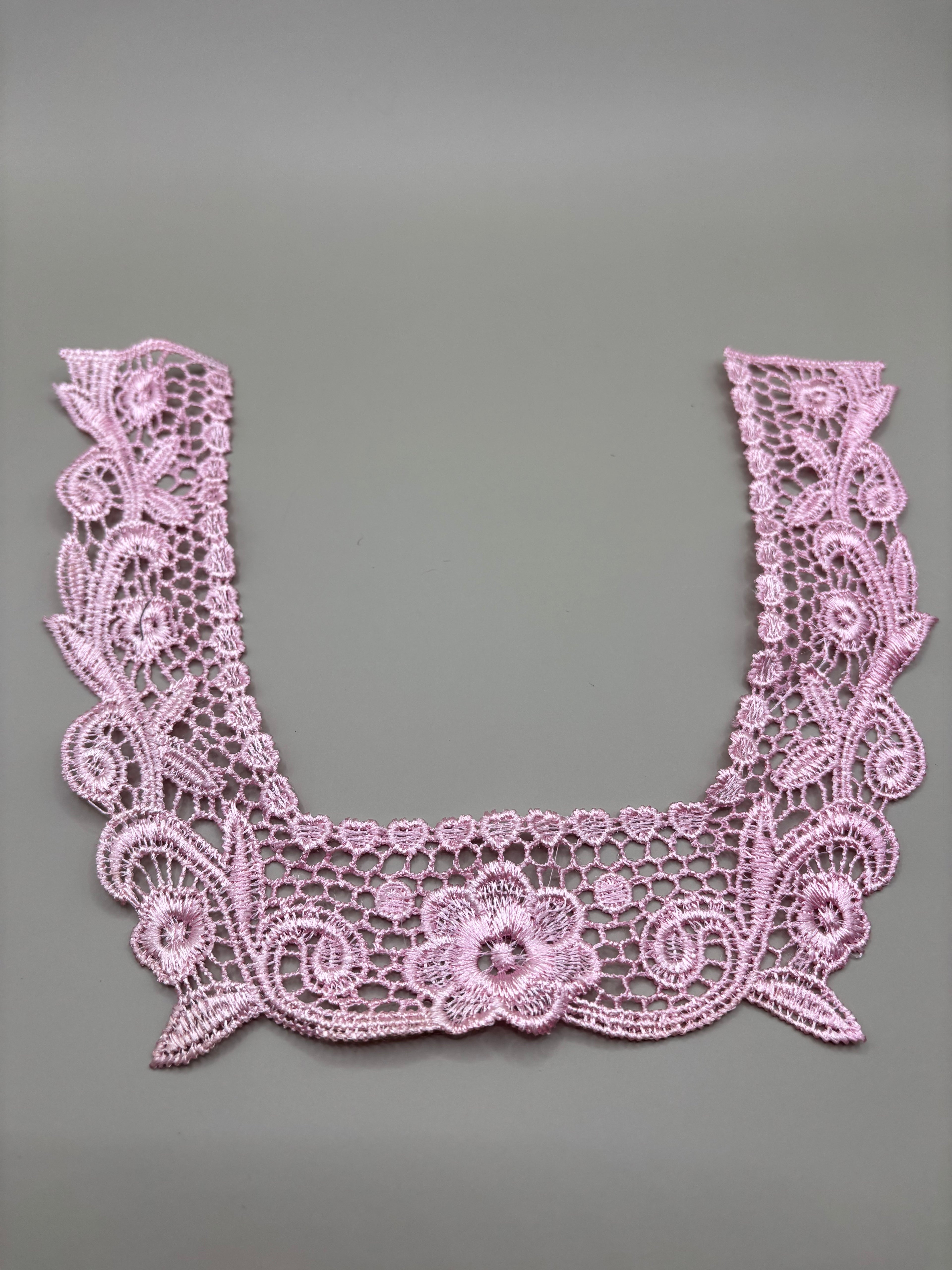 Light pink lace collar (c9)