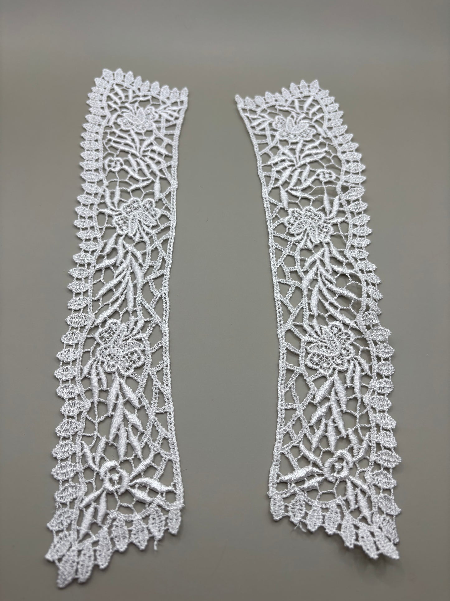 Lace collar