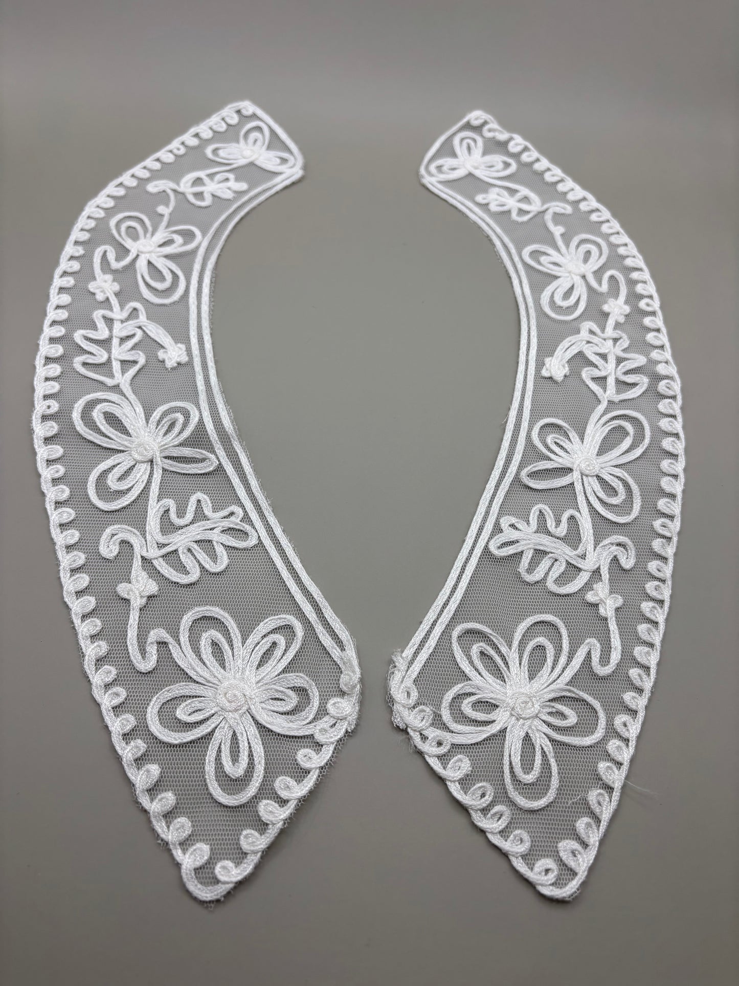 Ivory lace collar