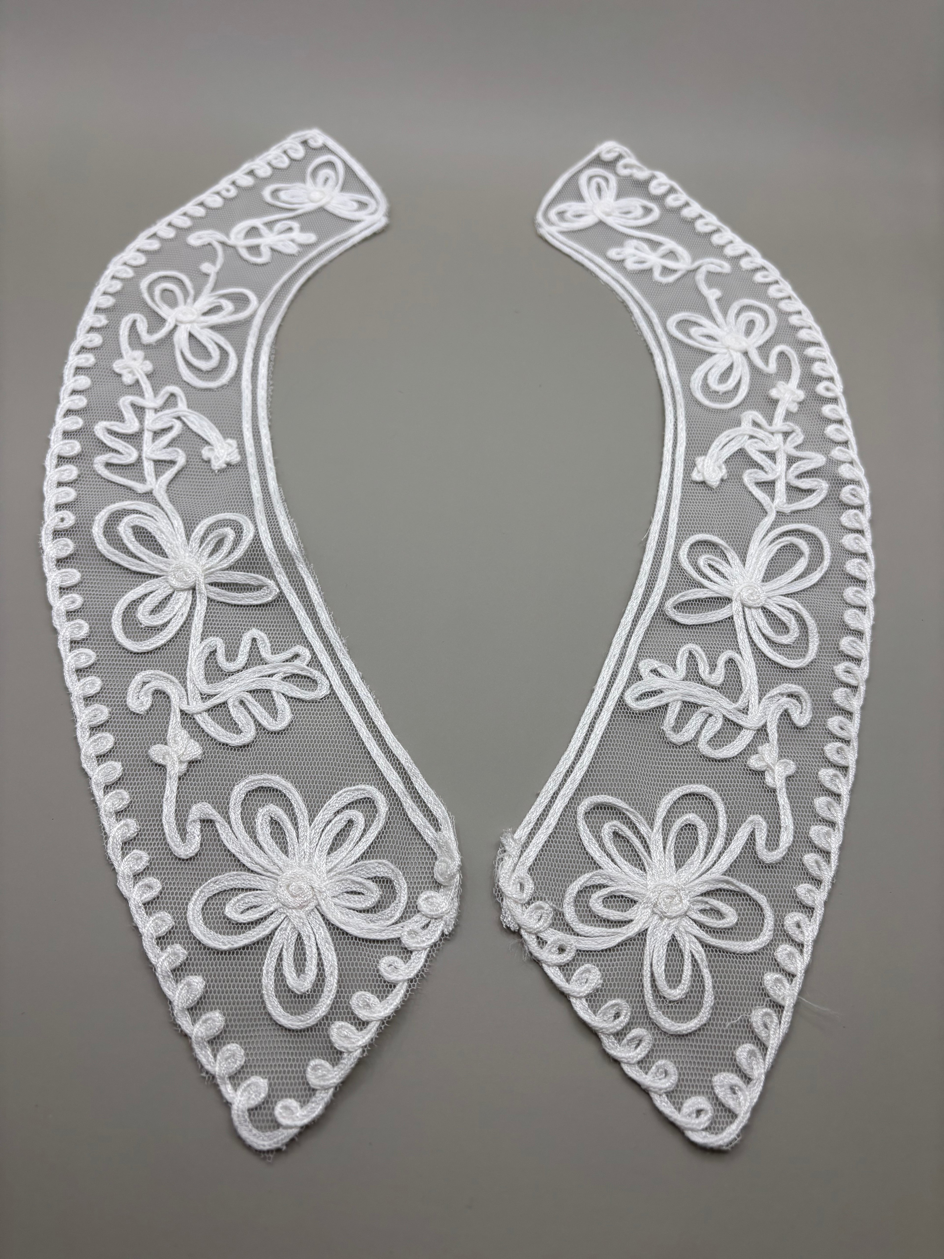 Ivory lace collar (c2)